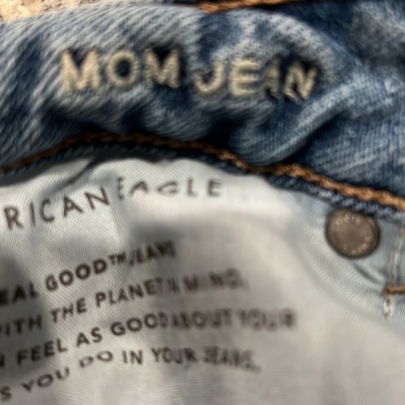 American Eagle high rise MOM Jeans - Picture 5 of 6